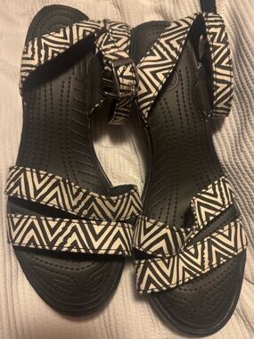 CROCS Black & White Geometric Strap Sandals